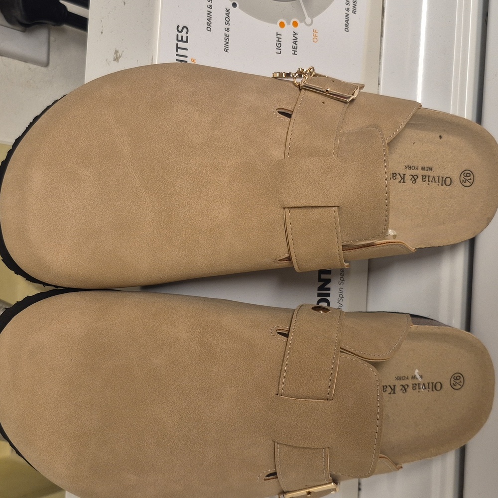 Olivia & Kate Clogs (91/2) Nwt - Picture 4 of 9